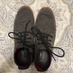 Men’s chukka TOMS boots